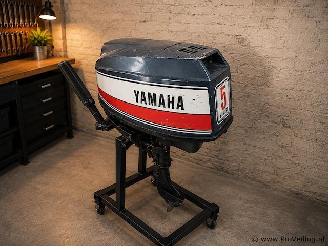 Yamaha 5 pk buitenboordmotor - afbeelding 1 van  4
