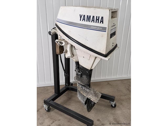 Yamaha 9.9 pk buitenboordmotor - afbeelding 1 van  4