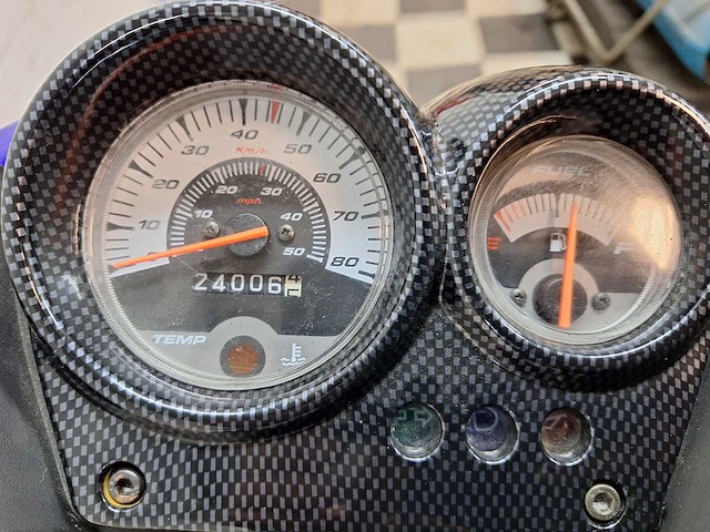 Yamaha aerox 45 km bromscooter 2takt - afbeelding 4 van  7