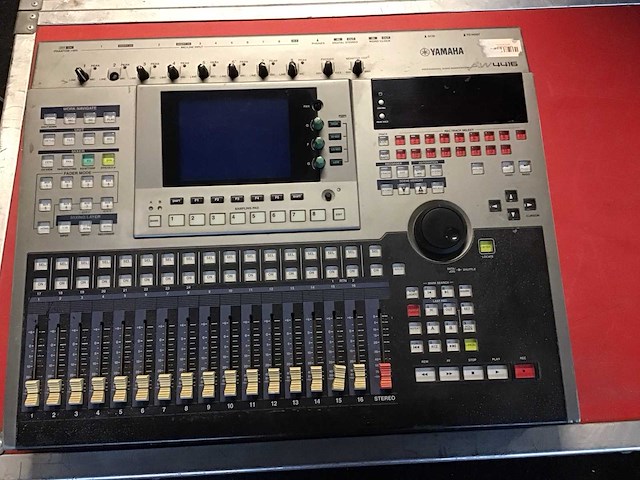 Yamaha aw4416 digitale mengtafel - afbeelding 1 van  5
