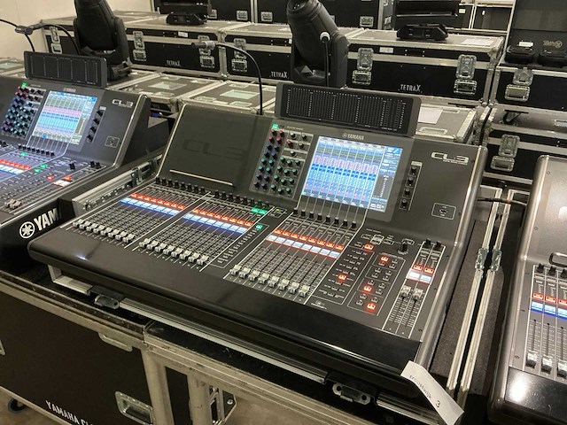 Yamaha cl3 digitale mixer met meter bridge - afbeelding 1 van  12