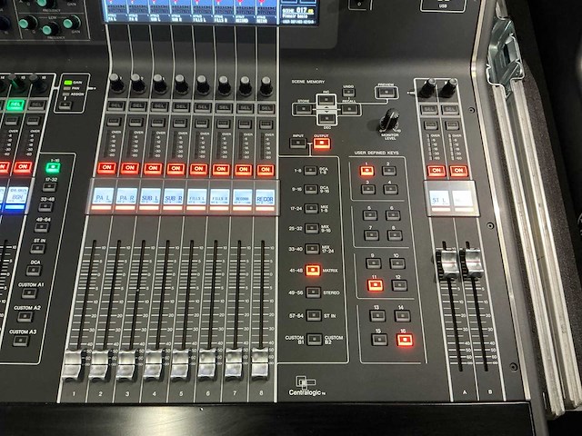 Yamaha cl3 digitale mixer met meter bridge - afbeelding 5 van  12