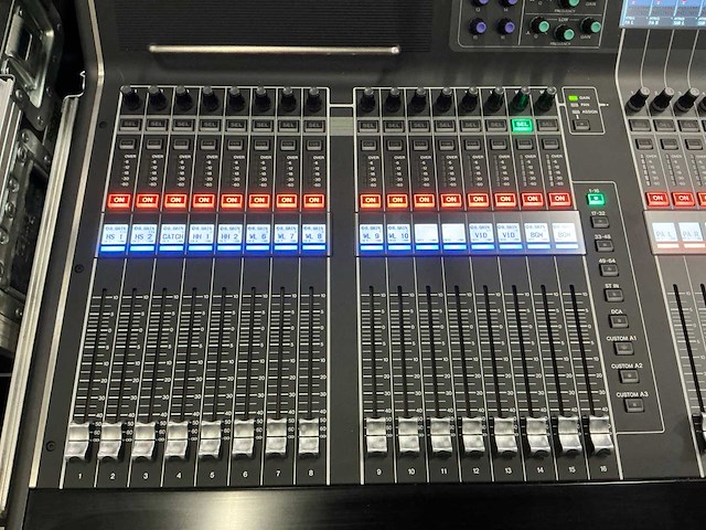 Yamaha cl3 digitale mixer met meter bridge - afbeelding 6 van  12