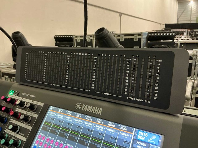 Yamaha cl3 digitale mixer met meter bridge - afbeelding 9 van  12