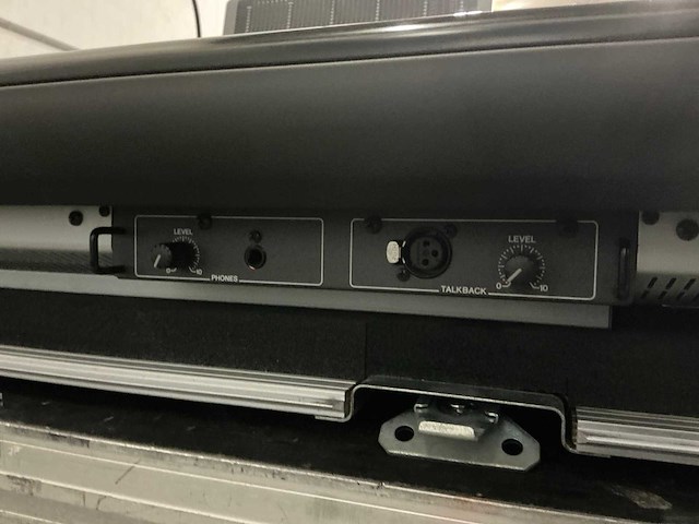 Yamaha cl3 digitale mixer met meter bridge - afbeelding 10 van  12