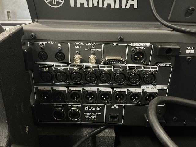 Yamaha cl3 digitale mixer met meter bridge - afbeelding 11 van  12