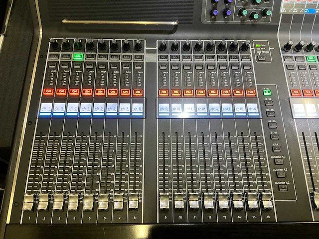 Yamaha cl3 digitale mixer met meter bridge - afbeelding 7 van  13