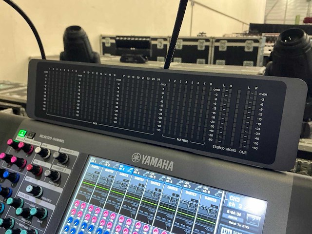 Yamaha cl3 digitale mixer met meter bridge - afbeelding 10 van  13