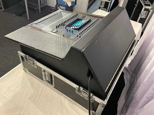 Yamaha dm 1000 digitale mengtafel - afbeelding 6 van  9