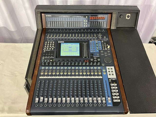 Yamaha dm 1000 digitale mengtafel - afbeelding 7 van  9