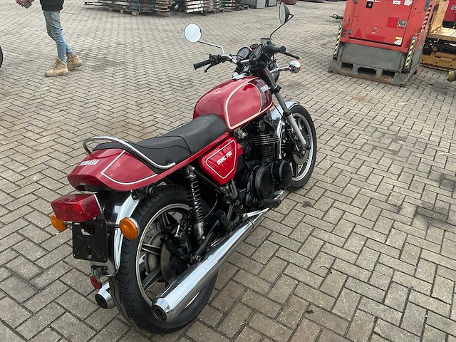 Yamaha dohc 750 motorfiets 3 cilinder - afbeelding 10 van  15