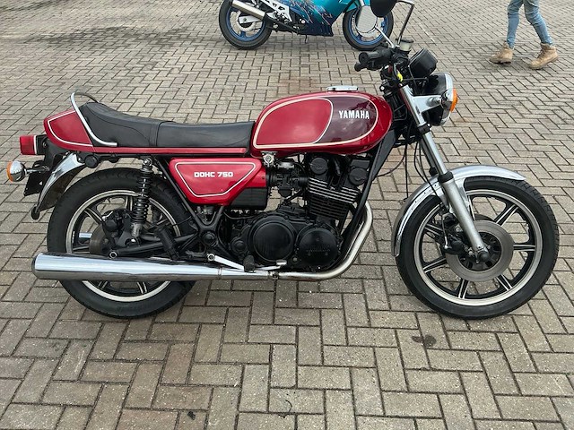 Yamaha dohc 750 motorfiets 3 cilinder - afbeelding 6 van  10