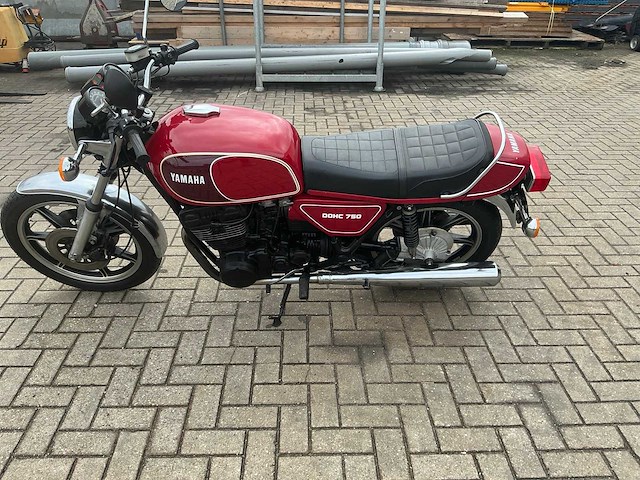 Yamaha dohc 750 motorfiets 3 cilinder - afbeelding 8 van  10