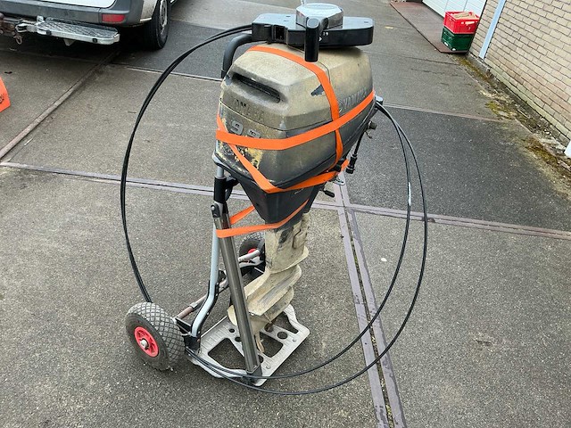 Yamaha fourstroke 9,9 pk buitenboordmotor - afbeelding 1 van  14