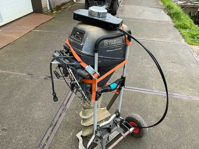 Yamaha fourstroke 9,9 pk buitenboordmotor - afbeelding 10 van  14