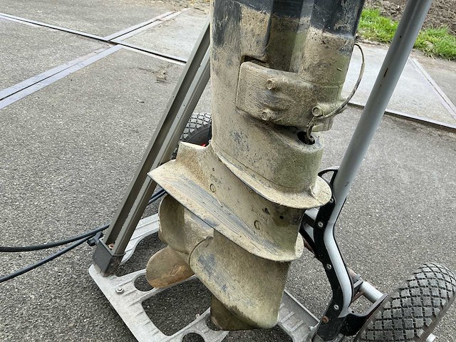 Yamaha fourstroke 9,9 pk buitenboordmotor - afbeelding 12 van  14