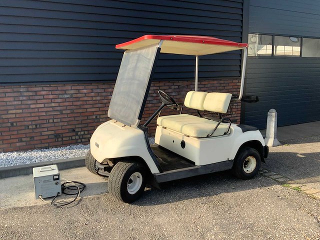Yamaha golfkar met acculader - afbeelding 1 van  7