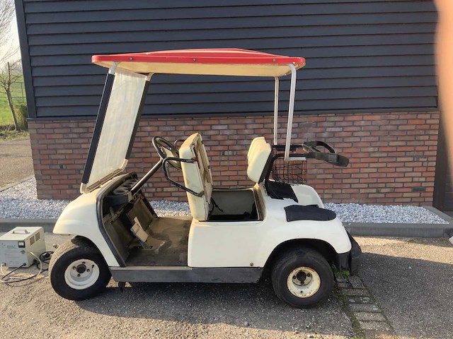 Yamaha golfkar met acculader - afbeelding 9 van  9