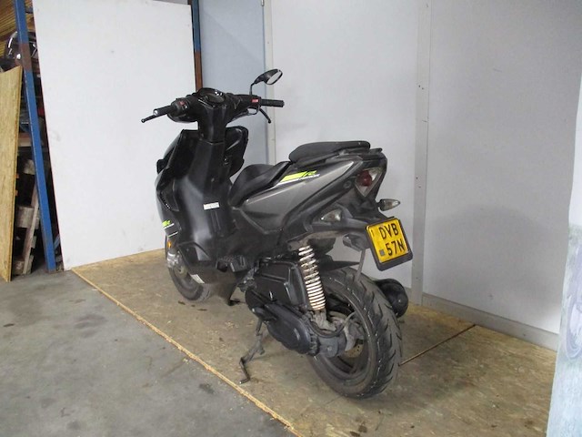 Yamaha liguid cooled - bromscooter - aerox r naked injectie - scooter - afbeelding 2 van  11