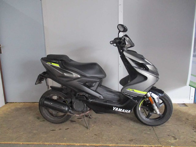 Yamaha liguid cooled - bromscooter - aerox r naked injectie - scooter - afbeelding 8 van  11
