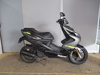 Yamaha liguid cooled - bromscooter - aerox r naked injectie - scooter - afbeelding 8 van  11