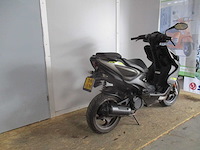 Yamaha liguid cooled - bromscooter - aerox r naked injectie - scooter - afbeelding 9 van  11