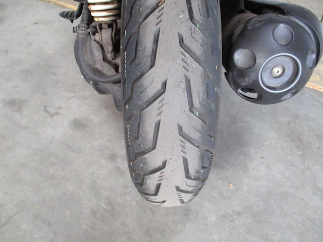 Yamaha liguid cooled - bromscooter - aerox r naked injectie - scooter - afbeelding 11 van  11