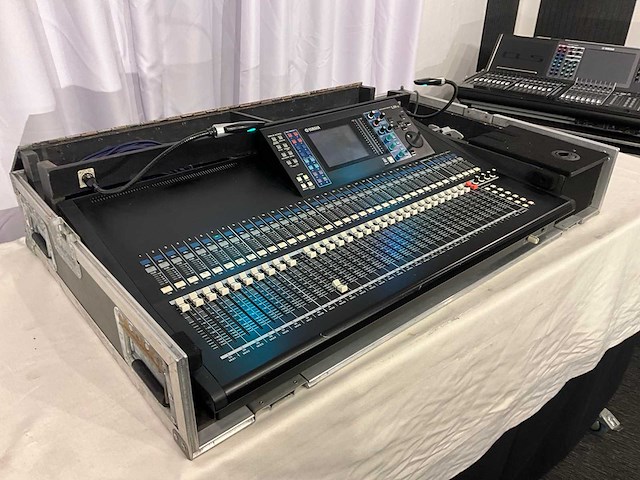 Yamaha ls9-32 digitale mengtafel - afbeelding 3 van  9