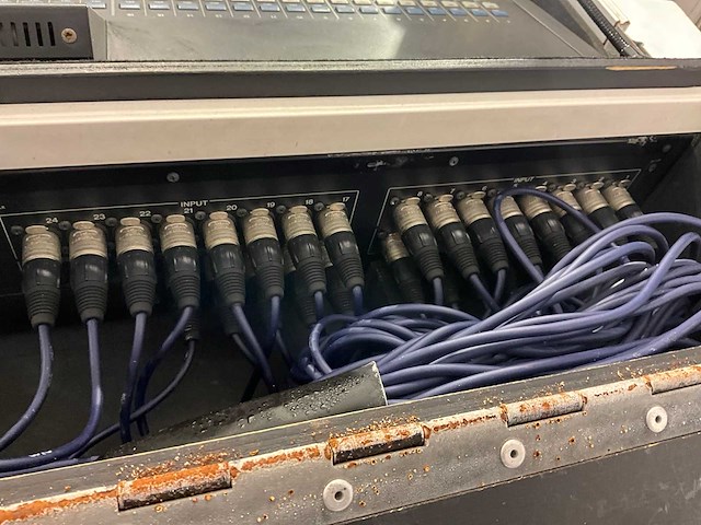 Yamaha ls9-32 digitale mengtafel - afbeelding 6 van  9