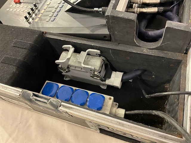 Yamaha ls9-32 digitale mengtafel - afbeelding 7 van  9