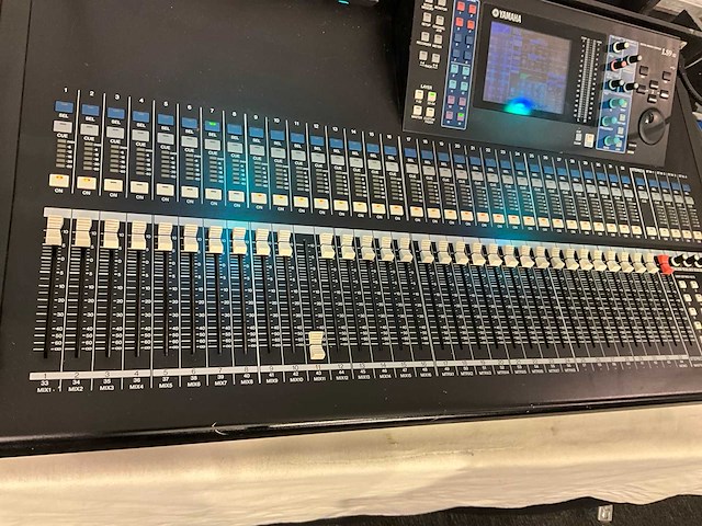 Yamaha ls9-32 digitale mengtafel - afbeelding 8 van  9