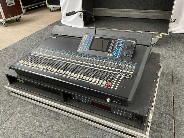 Yamaha ls9-32 digitale mengtafel - afbeelding 1 van  7