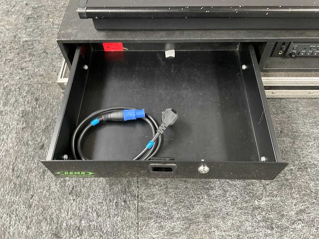 Yamaha ls9-32 digitale mengtafel - afbeelding 6 van  7