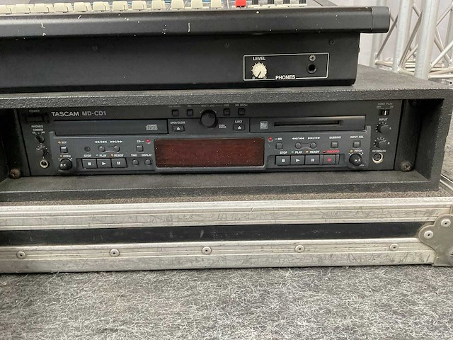 Yamaha ls9-32 digitale mengtafel - afbeelding 7 van  7