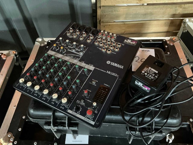 Yamaha mg102c analoge mengtafel - afbeelding 1 van  4