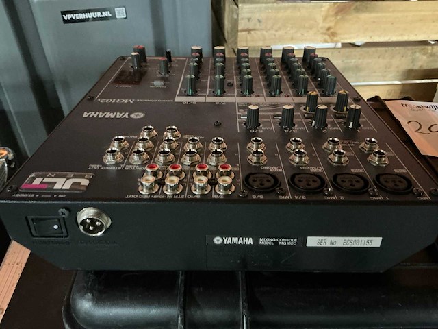 Yamaha mg102c analoge mengtafel - afbeelding 3 van  4