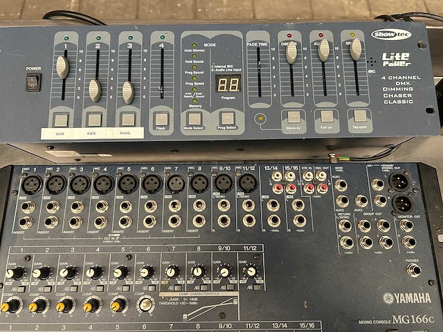 Yamaha mg166c mengpaneel met showtec lite power dmx controller - afbeelding 2 van  6