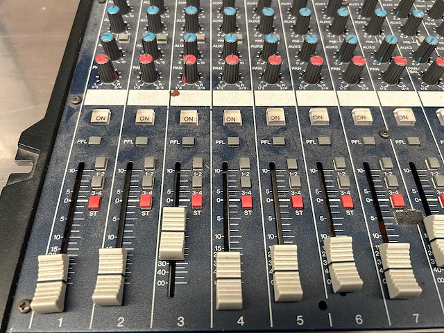 Yamaha mg166c mengpaneel met showtec lite power dmx controller - afbeelding 6 van  6