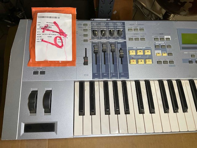 Yamaha motif es6 synthesizer keyboard - afbeelding 4 van  9