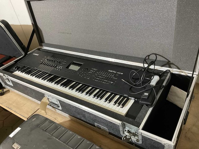 Yamaha motif xf8 synthesizer keyboard - afbeelding 1 van  8