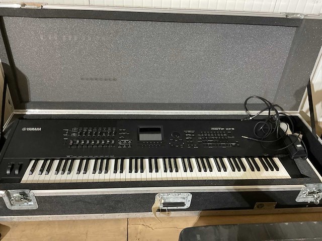 Yamaha motif xf8 synthesizer keyboard - afbeelding 2 van  8