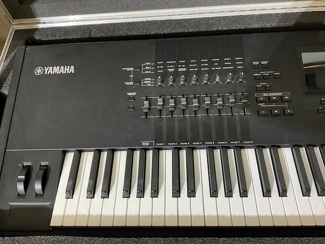 Yamaha motif xf8 synthesizer keyboard - afbeelding 4 van  8