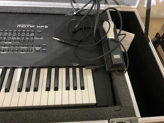 Yamaha motif xf8 synthesizer keyboard - afbeelding 6 van  8