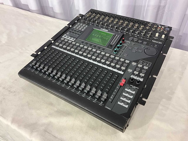 Yamaha o1v96i digitale mengtafel - afbeelding 1 van  11