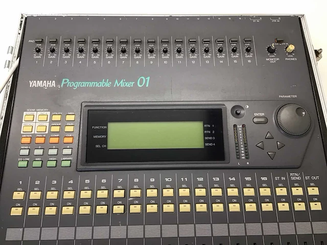 Yamaha promix 01 digitale mengtafel - afbeelding 2 van  4