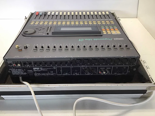 Yamaha promix 01 digitale mengtafel - afbeelding 3 van  4
