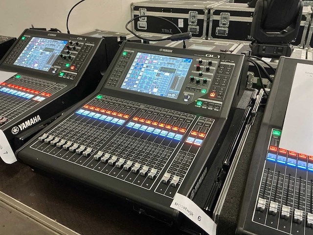 Yamaha ql1 digitale mixer - afbeelding 1 van  8