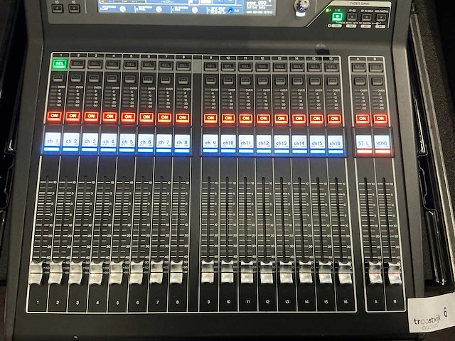 Yamaha ql1 digitale mixer - afbeelding 2 van  8