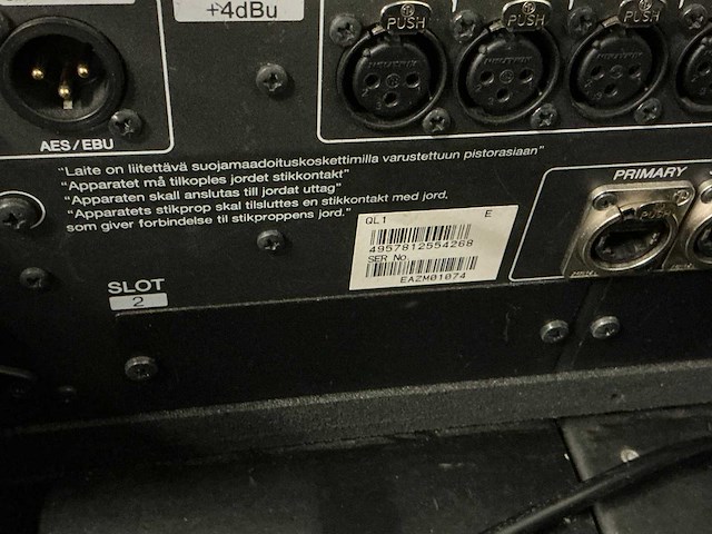 Yamaha ql1 digitale mixer - afbeelding 8 van  8