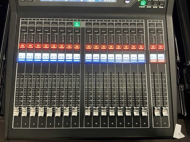 Yamaha ql1 digitale mixer - afbeelding 2 van  8
